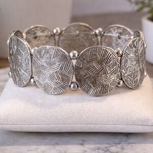 Silver disc stretch bracelet